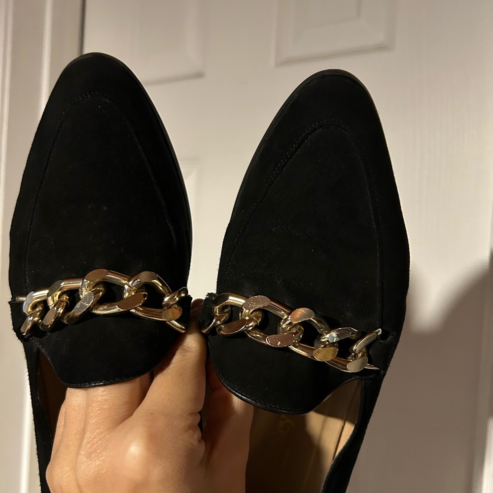 Elegant Black Loafers with Gold Chain